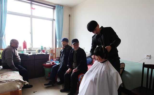 [titlepic]�����������У�������չ&ldquo;ѧ�׷����ж�&rdquo;�(ͼ)