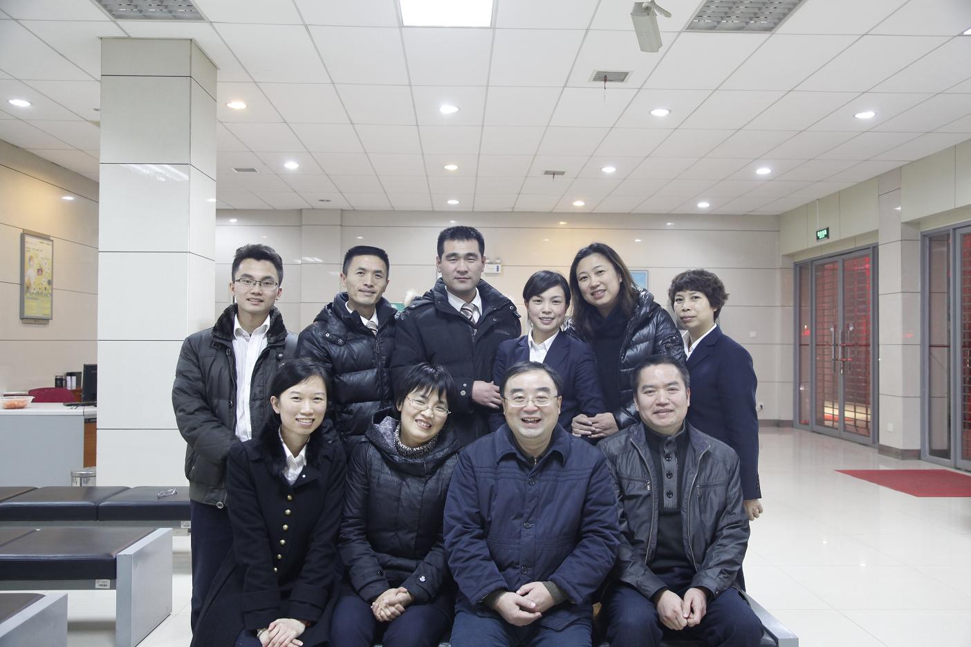 [titlepic]�������ݷ������쵼��������ο��һ��Ա��