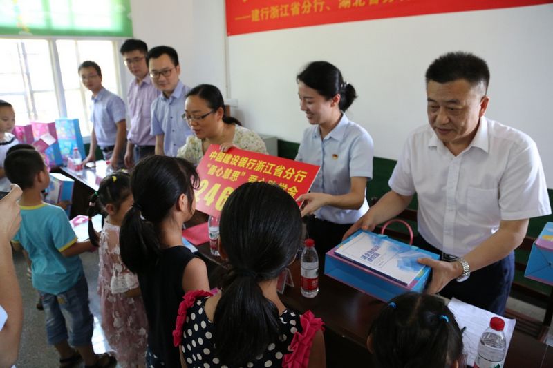 [titlepic]����Т�з�����ί�������ƶ�忪չ&ldquo;���Ļ�˼&rdquo; ������ѧ�